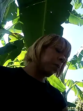 Snapshot of blondebitchlitle chatting on November 15, 2025, 3:30 pm blondebitchlitle online show from November 15, 2025, 3:30 pm