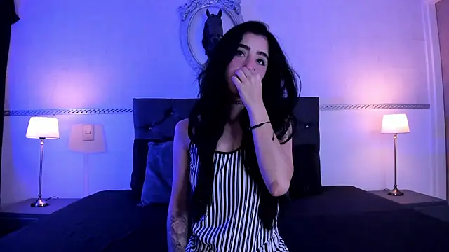 Snapshot of RomeroMoon chatting on December 4, 2024, 1:09 pm RomeroMoon online show from December 4, 2024, 1:09 pm