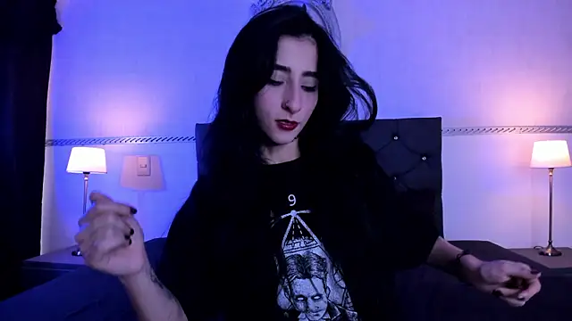 Snapshot of RomeroMoon chatting on December 4, 2024, 7:34 pm RomeroMoon online show from December 4, 2024, 7:34 pm