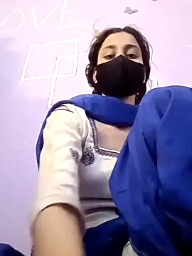 Snapshot of magicmoment00786 chatting on November 4, 2025, 5:01 pm magicmoment00786 online show from November 4, 2025, 5:01 pm