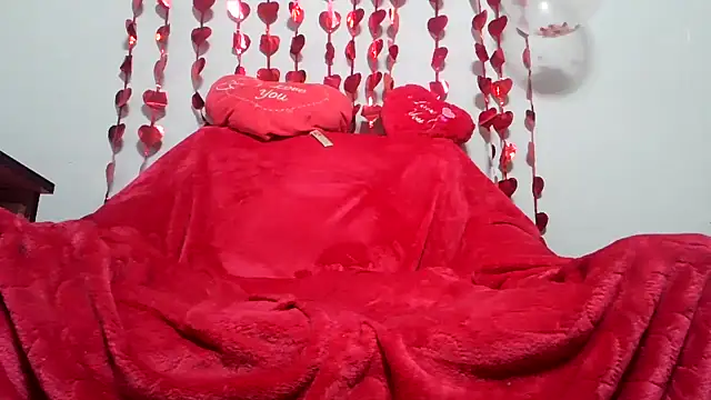 Snapshot of kisandgioni chatting on February 5, 2025, 10:33 pm kisandgioni online show from February 5, 2025, 10:33 pm