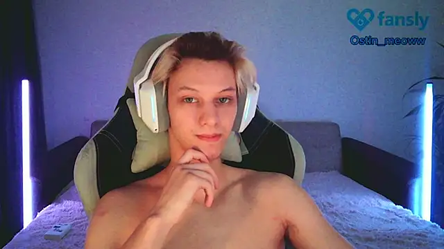 Snapshot of Ostin_meow chatting on February 2, 2025, 12:57 pm Ostin meow online show from February 2, 2025, 12:57 pm