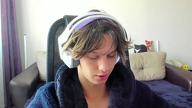 Snapshot of Ostin_meow chatting on October 31, 2025, 8:04 am Ostin meow online show from October 31, 2025, 8:04 am