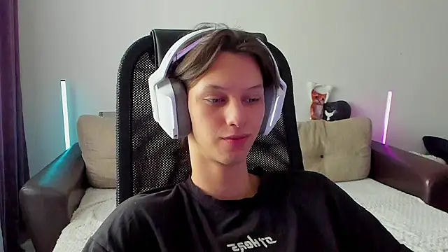 Ostin meow online show from February 6, 2026, 6:40 am