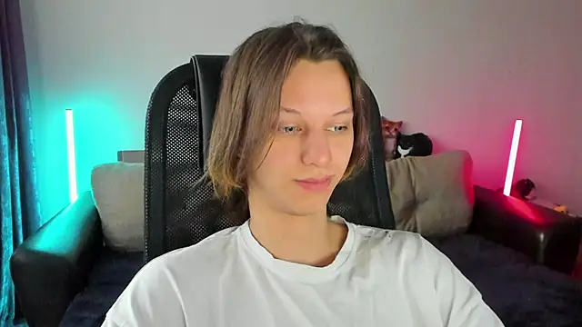 Ostin meow online show from April 13, 2026, 12:32 pm