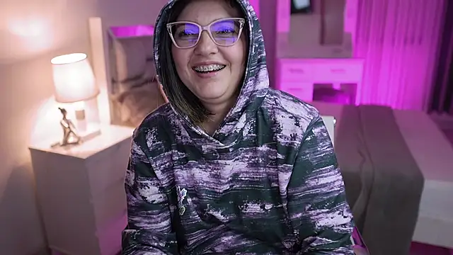 Camilaa bueno online show from December 13, 2024, 2:32 am