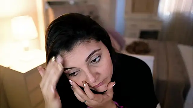 Camilaa bueno online show from October 8, 2025, 8:28 pm