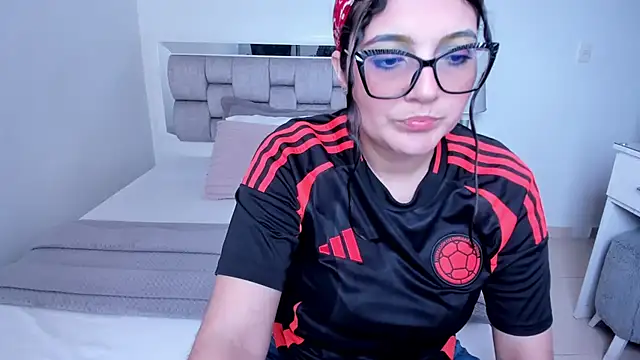 Camilaa bueno online show from July 3, 2026, 8:37 pm