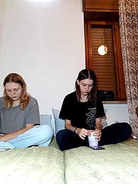 Snapshot of ella_grays chatting on October 16, 2025, 6:20 pm ella grays online show from October 16, 2025, 6:20 pm