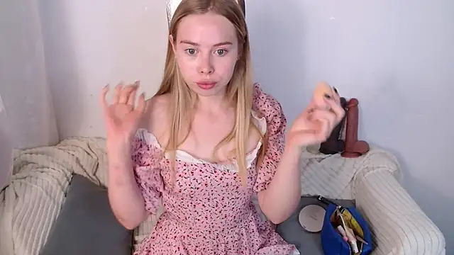 Snapshot of sofiaa_here chatting on June 10, 2026, 12:11 am sofiaa here online show from June 10, 2026, 12:11 am