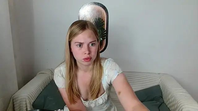 Snapshot of sofiaa_here chatting on June 23, 2026, 12:08 am sofiaa here online show from June 23, 2026, 12:08 am