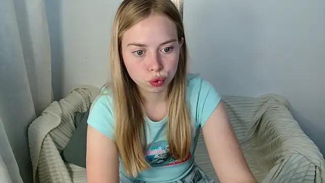 Snapshot of sofiaa_here chatting on July 6, 2026, 12:07 am sofiaa here online show from July 6, 2026, 12:07 am