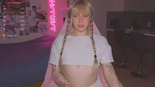 Snapshot of p1nkvenom chatting on November 29, 2025, 8:39 am p1nkvenom online show from November 29, 2025, 8:39 am