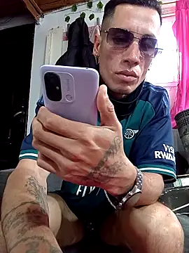 Snapshot of FlacoDani chatting on October 7, 2025, 5:10 pm FlacoDani online show from October 7, 2025, 5:10 pm