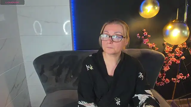 AlexandraKind online show from January 22, 2025, 4:33 pm