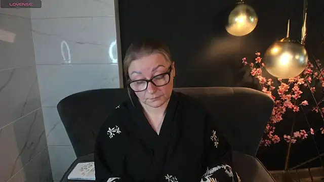 AlexandraKind online show from January 25, 2025, 7:49 pm