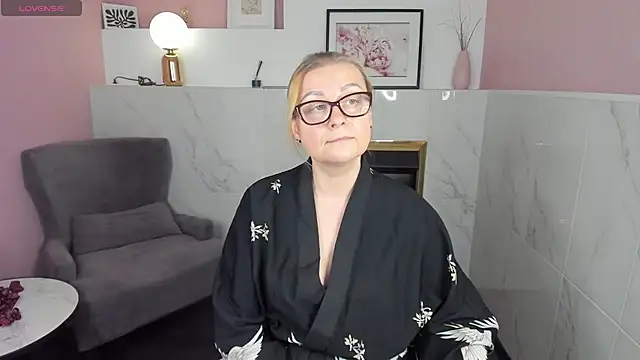 AlexandraKind online show from February 13, 2025, 2:56 am