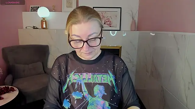 AlexandraKind online show from February 17, 2025, 5:36 am