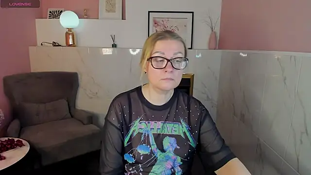 AlexandraKind online show from February 17, 2025, 11:44 am