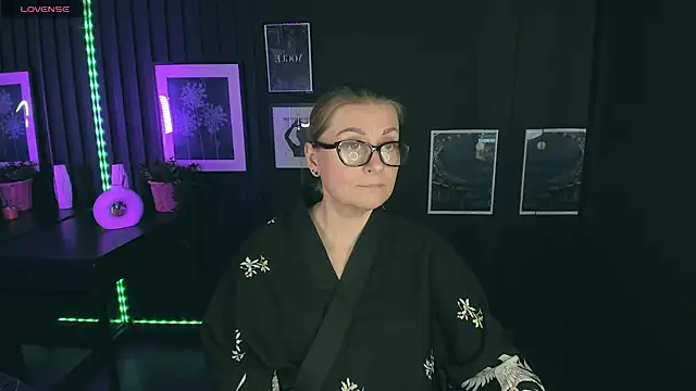 AlexandraKind online show from February 28, 2025, 4:53 pm