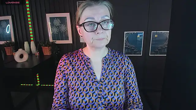 AlexandraKind online show from March 5, 2025, 9:05 am