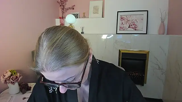 AlexandraKind online show from March 14, 2025, 9:24 am