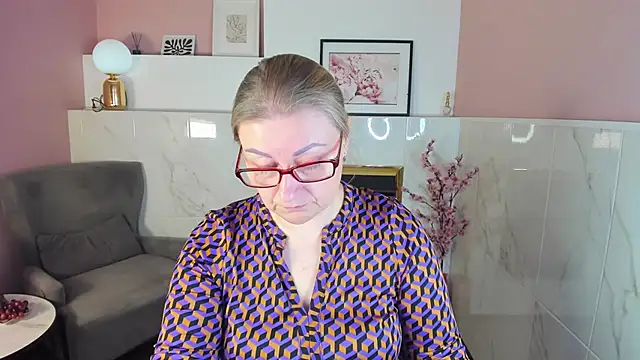 AlexandraKind online show from October 9, 2025, 1:42 pm