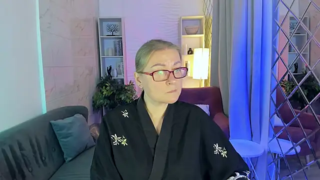 AlexandraKind online show from October 14, 2025, 8:42 pm