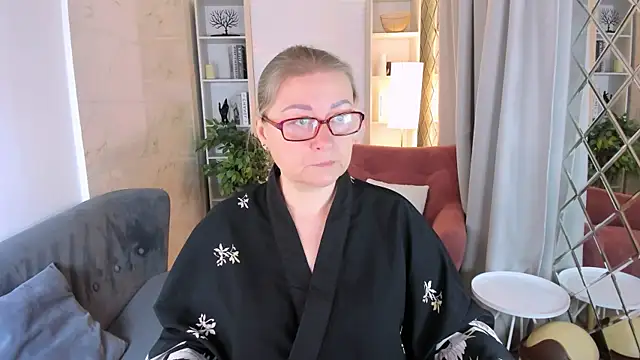 AlexandraKind online show from November 15, 2025, 1:40 pm