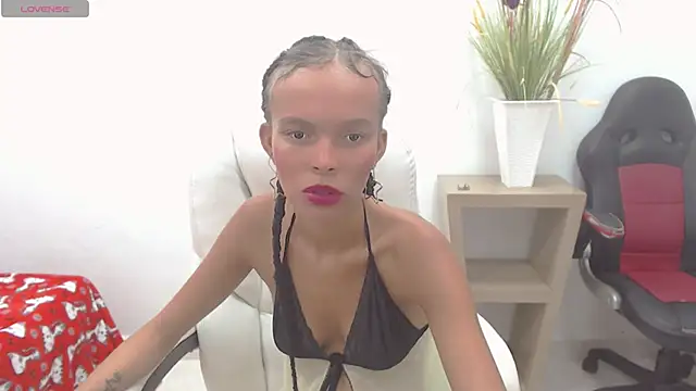 Snapshot of lulu_25_ chatting on December 16, 2024, 5:06 am lulu 25 online show from December 16, 2024, 5:06 am