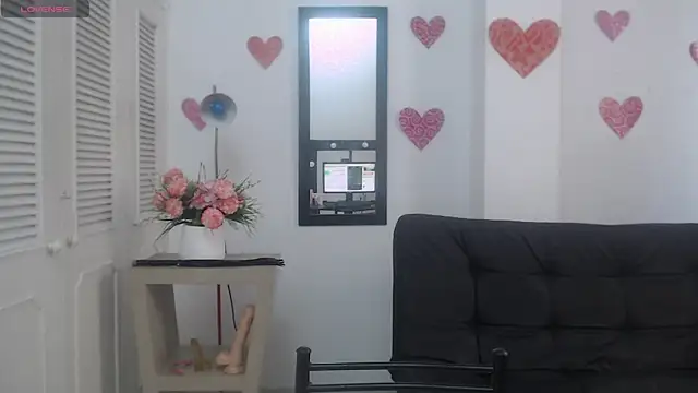 Snapshot of lulu_25_ chatting on December 23, 2024, 12:30 pm lulu 25 online show from December 23, 2024, 12:30 pm