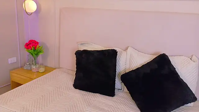 Snapshot of EymiCuper chatting on September 22, 2025, 7:27 pm EymiCuper online show from September 22, 2025, 7:27 pm