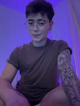 Chriss gomez2 online show from November 17, 2025, 9:04 am