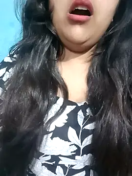 Love-Veronica online show from May 11, 2026, 6:05 pm