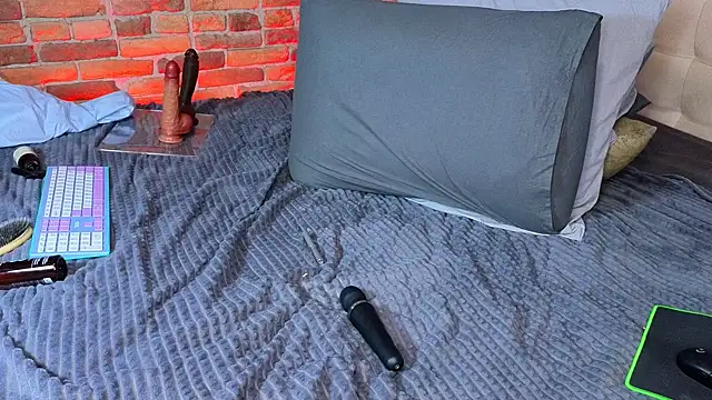 LinaQik online show from December 28, 2024, 5:03 pm