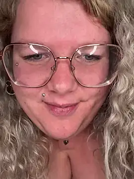 CurvyAnonymousGirl89 online show from February 4, 2025, 8:38 pm