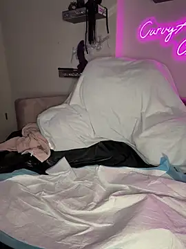 CurvyAnonymousGirl89 online show from February 12, 2025, 3:38 pm