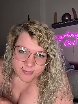 CurvyAnonymousGirl89 online show from February 18, 2025, 2:27 pm