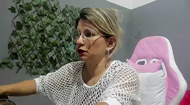 sexy bigboooty online show from December 8, 2024, 10:03 pm