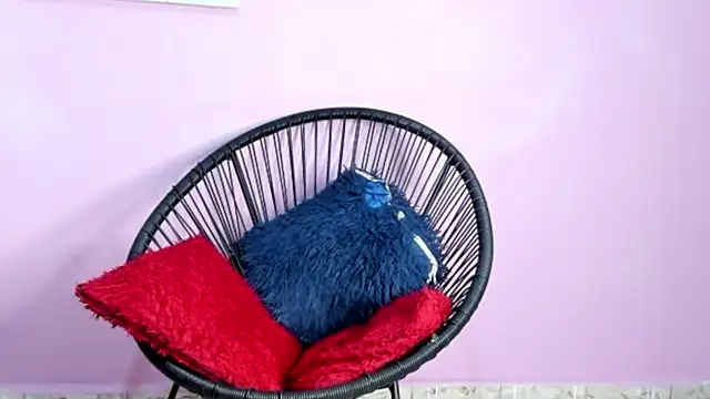 ZoeSmith6 online show from January 3, 2025, 4:27 pm