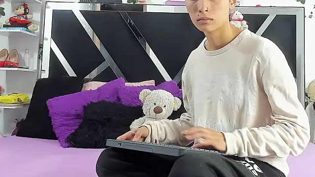 abby eemily online show from October 8, 2025, 12:03 pm