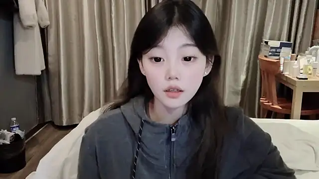 Snapshot of yangyang-1115 chatting on February 20, 2025, 10:27 am yangyang-1115 online show from February 20, 2025, 10:27 am