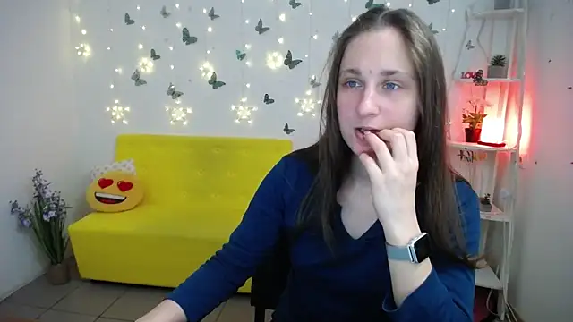 Snapshot of MichelLeee chatting on April 17, 2026, 11:24 am MichelLeee online show from April 17, 2026, 11:24 am