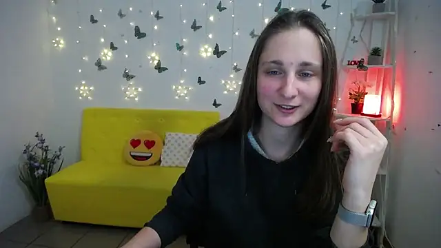 Snapshot of MichelLeee chatting on April 23, 2026, 12:29 pm MichelLeee online show from April 23, 2026, 12:29 pm