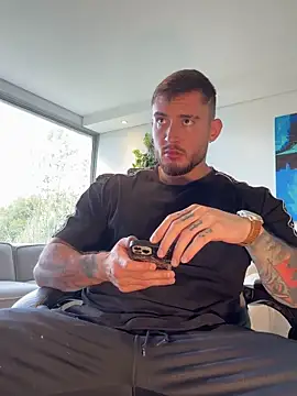 DimitriSullivan  online show from April 14, 2026, 1:28 pm