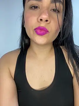 Snapshot of Leyna_Kenet chatting on January 29, 2025, 3:33 am Leyna Kenet online show from January 29, 2025, 3:33 am