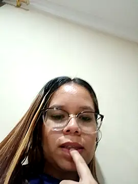 anthiamelisa online show from February 25, 2025, 12:14 am