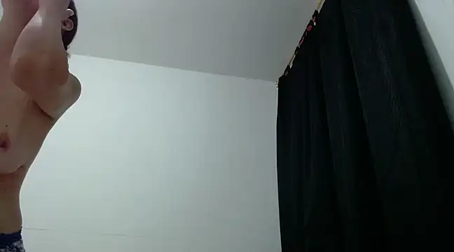 nicolle milf1978 online show from February 4, 2025, 11:05 am