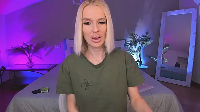 Lana kitty   online show from April 14, 2026, 9:32 pm