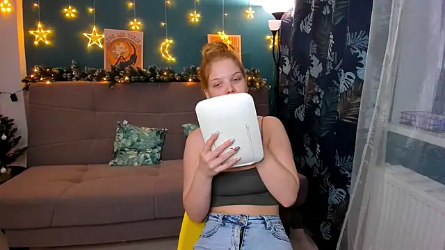 Xloe Queen online show from December 22, 2024, 2:38 pm